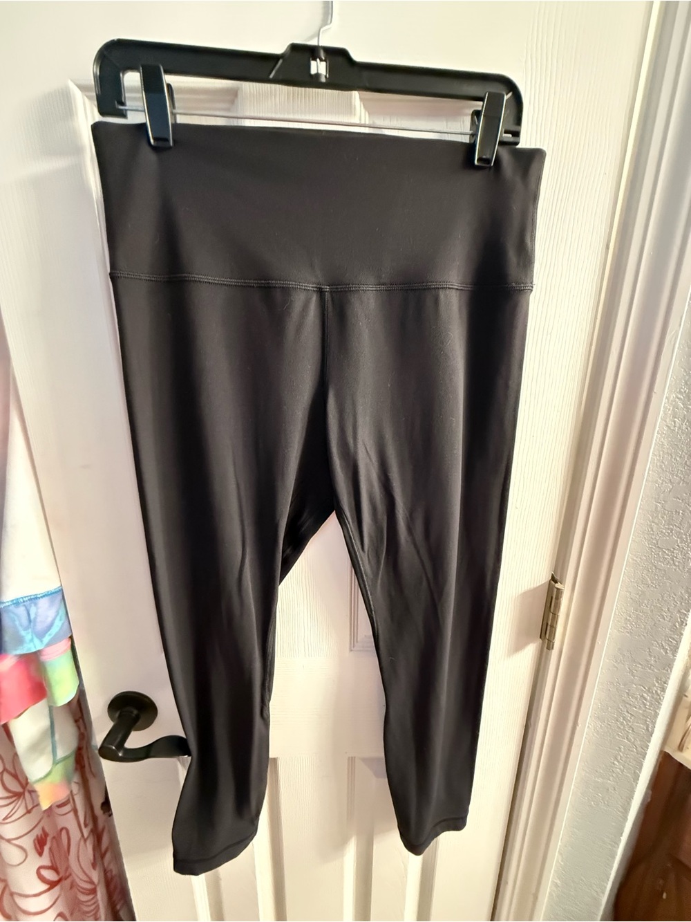 Size 12 lululemon athletica cropped wunder train black Leggings